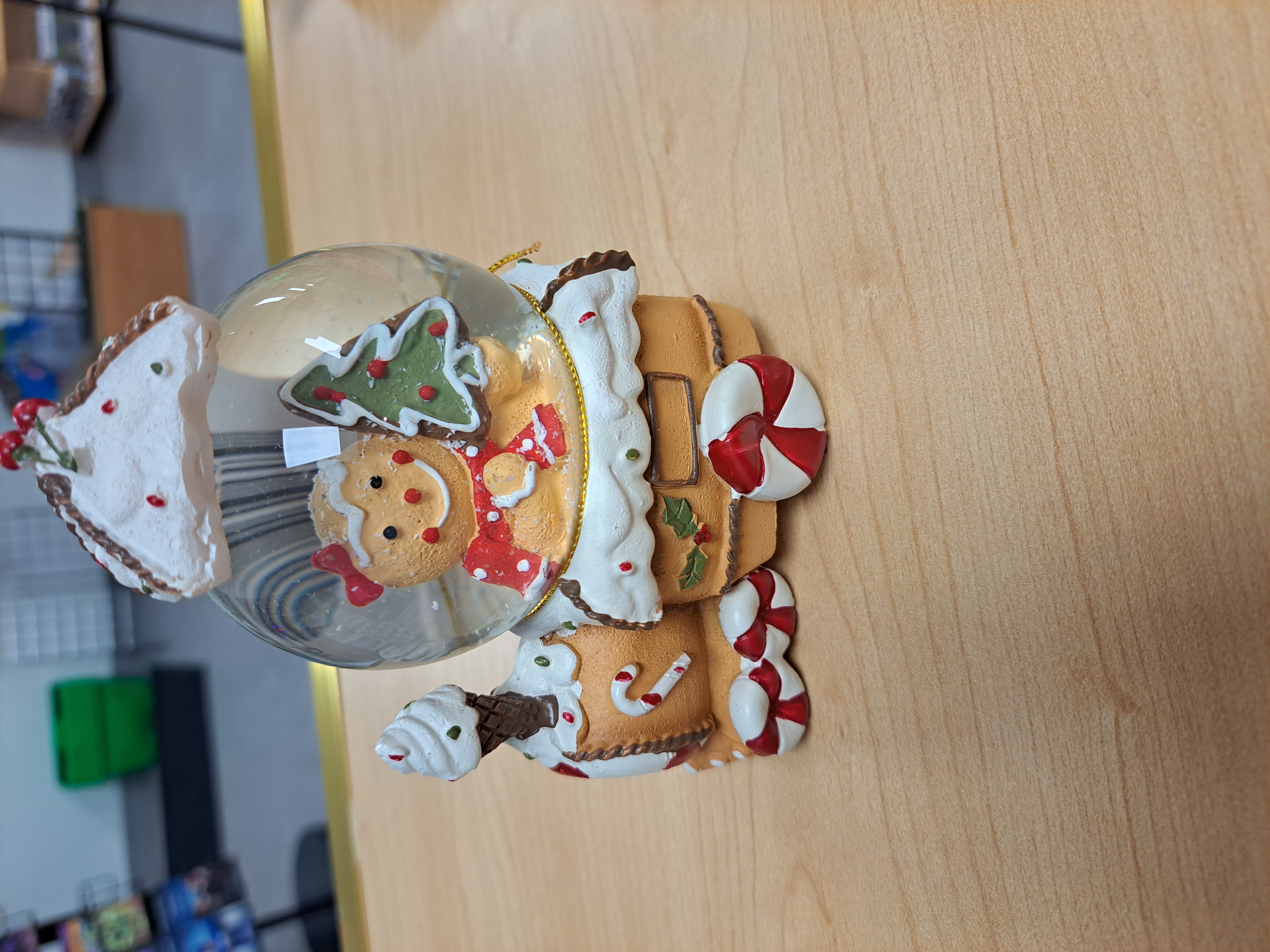 4 po et demi train en pain d'épice boule de neige